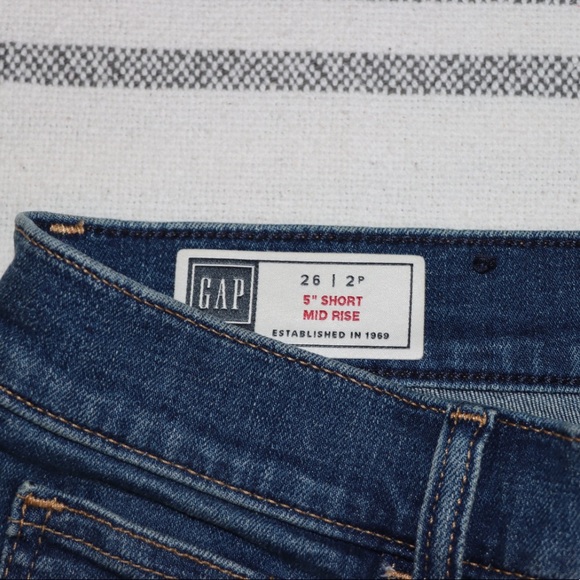 GAP 5” mid rise shorts - Picture 6 of 6